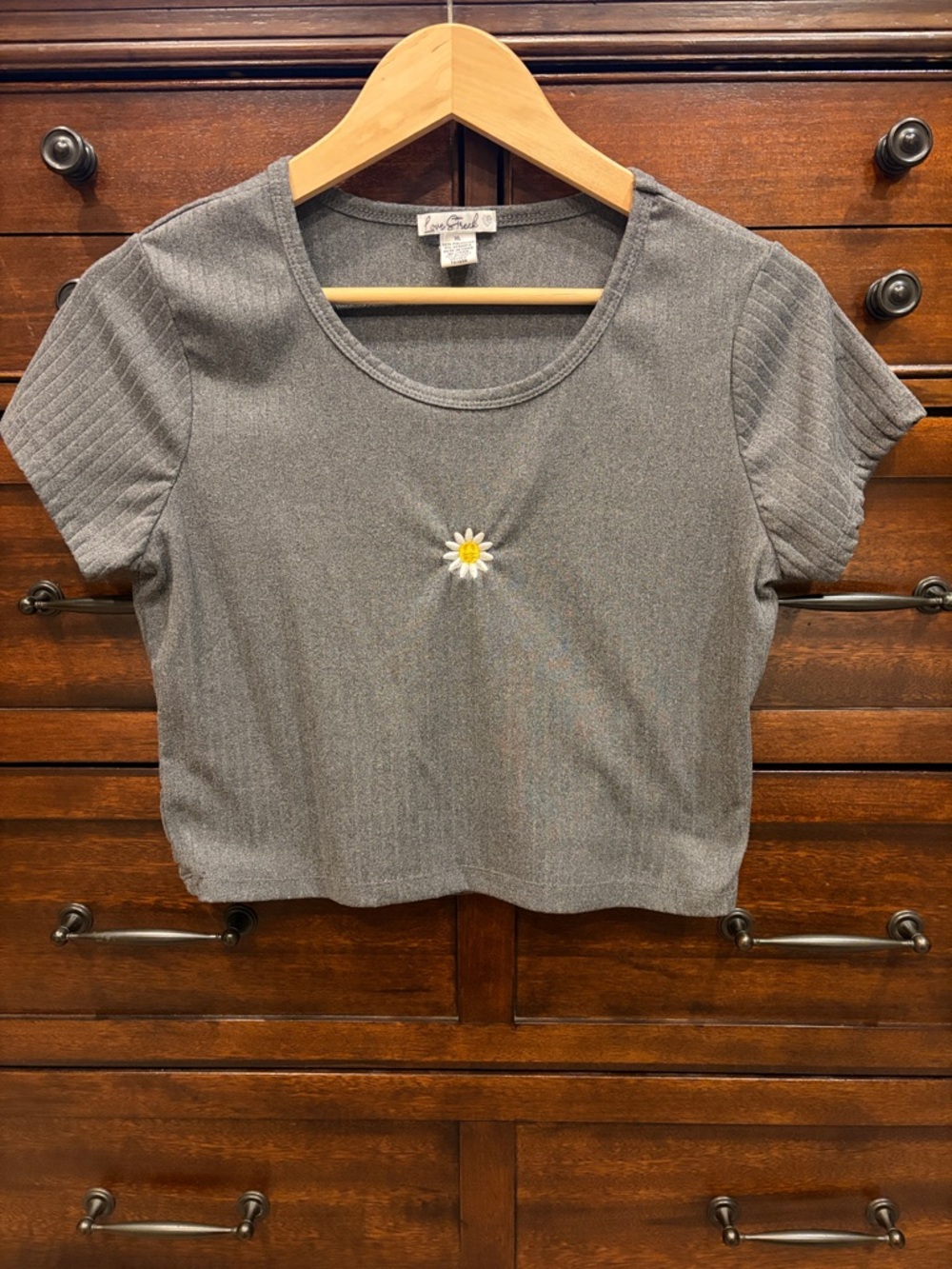 Love Streak Gray Ribbed Daisy Crop Tee Juniors XL Short Sleeve Stretch Top